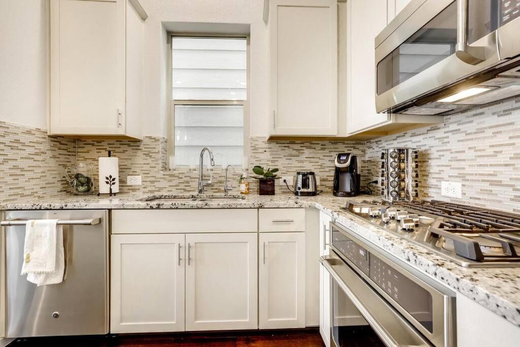 Gorgeous 4 Bed Home On St Mary'S - Minutes To Riverwalk/Pearl San Antonio Exterior foto